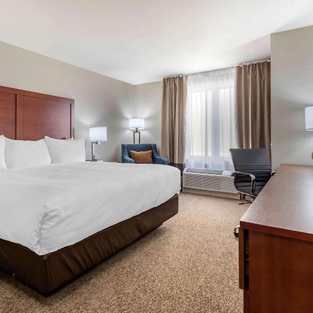 Comfort Inn & Suites Greater Napanee Bagian luar foto