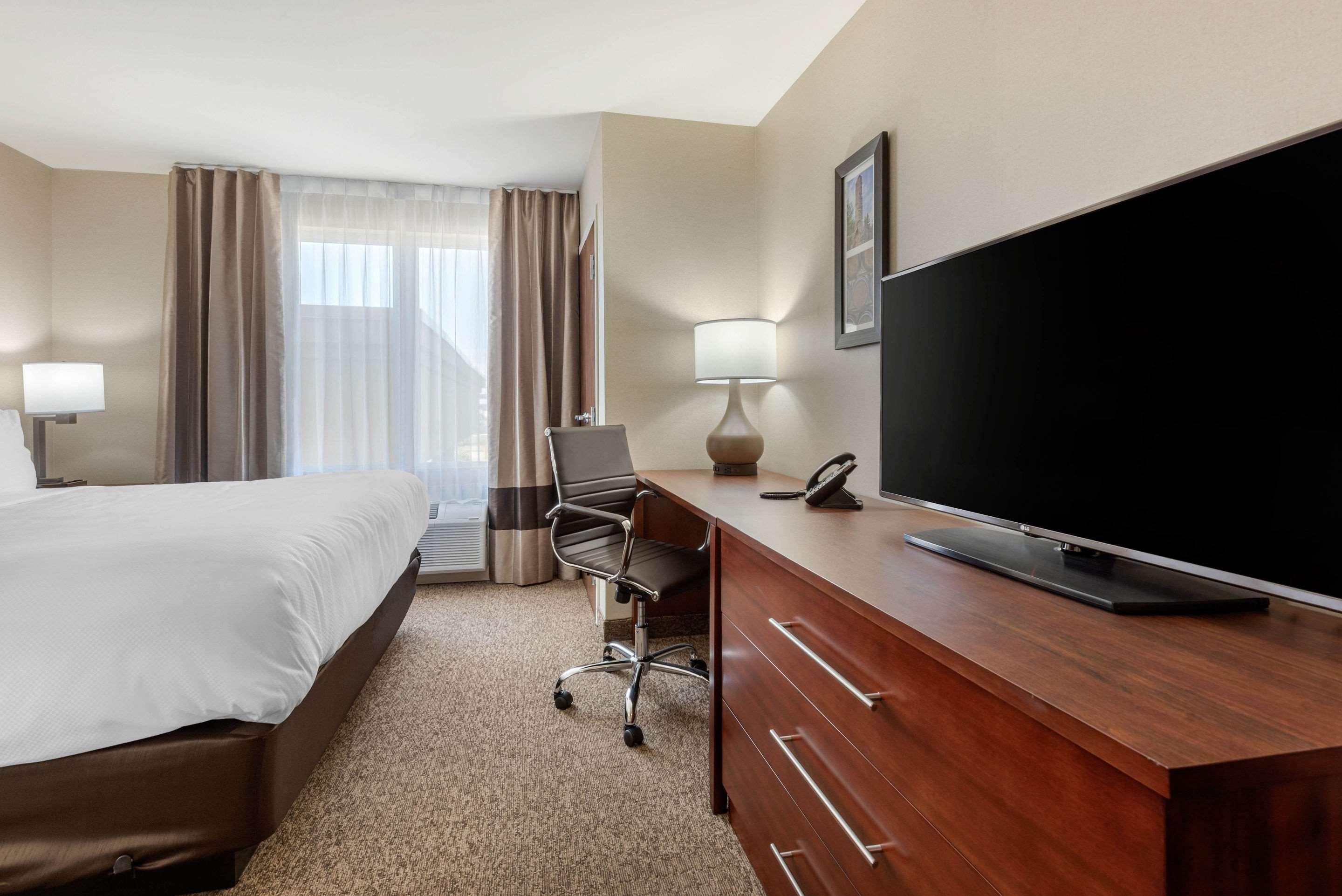 Comfort Inn & Suites Greater Napanee Bagian luar foto