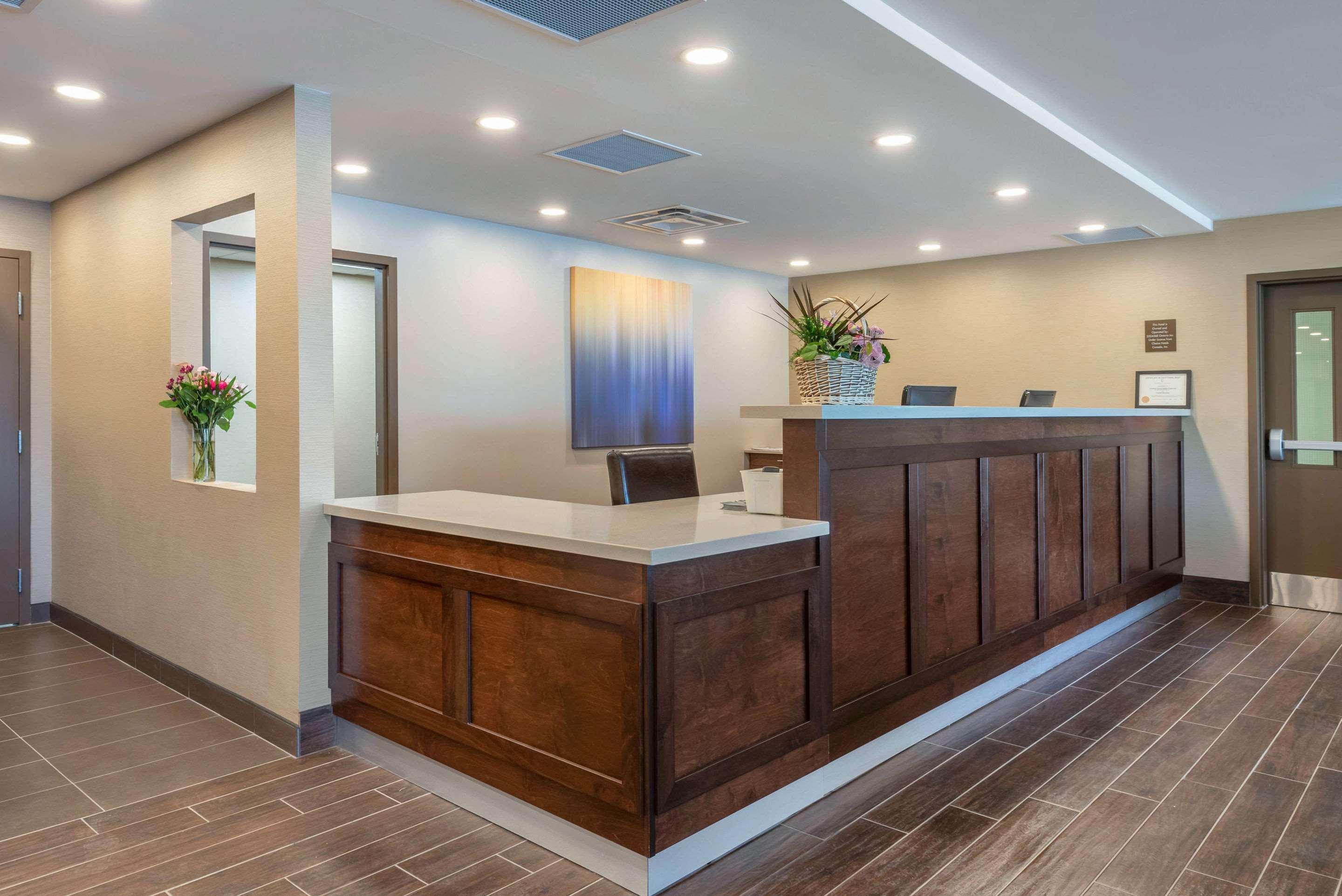 Comfort Inn & Suites Greater Napanee Bagian luar foto