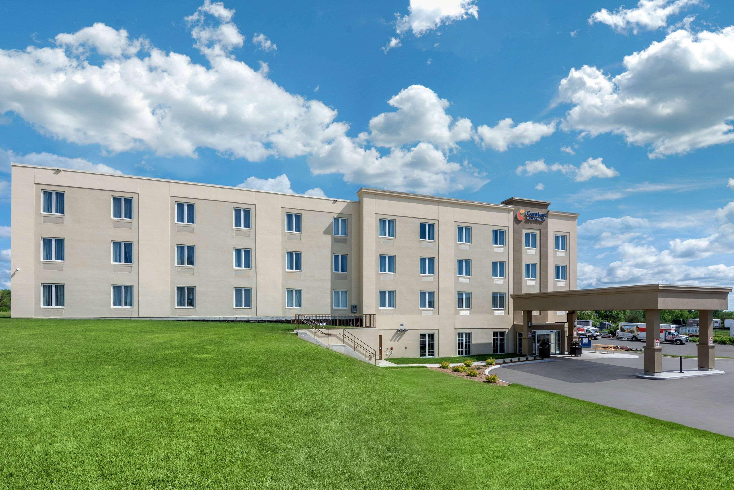 Comfort Inn & Suites Greater Napanee Bagian luar foto